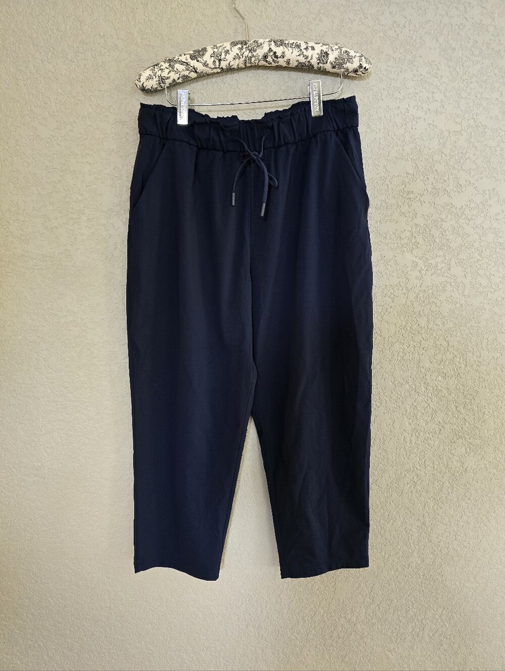 Lululemon Keep Moving Crop 23inseam I. True Navy Size 10